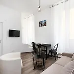 Appartements T2 Rue Conventionnel Chiappe, Quartier Citadelle Port Apartman *