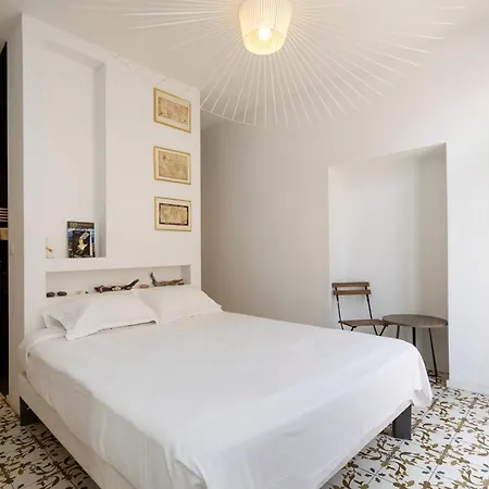 Appartements au cœur de la vieille ville piétonne&Citadelle * Ajaccio (Corsica)