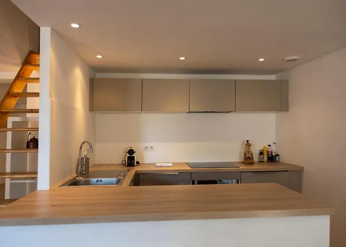 Appartements T2 Rue Conventionnel Chiappe, Quartier Citadelle Port * Ajaccio (Corsica)