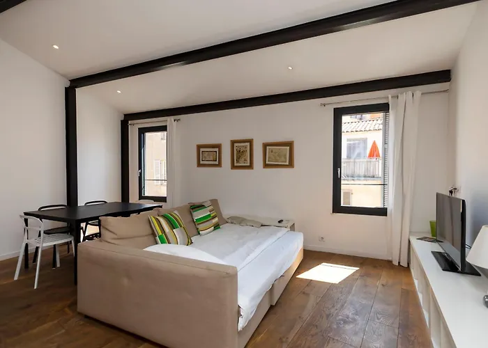 Appartements T2 Rue Conventionnel Chiappe, Quartier Citadelle Port Ajaccio (Corsica)